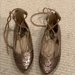 Girls tie rose gold sandals!